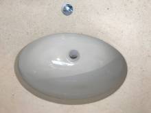 Vasque ovale collée par dessous + trou robineterie