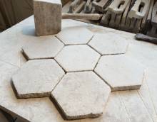 Tomette hexagonale en pierre de Dordogne proche Aix en Provence 