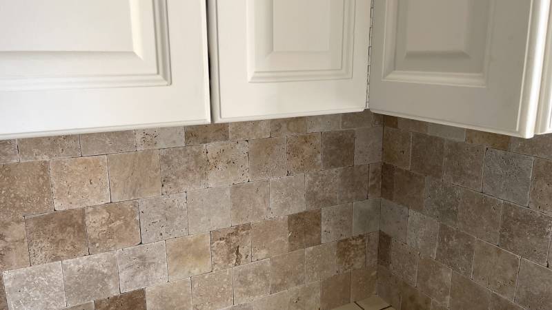 Le travertin, la pierre naturelle qui sublimera votre cuisine BEZIERS