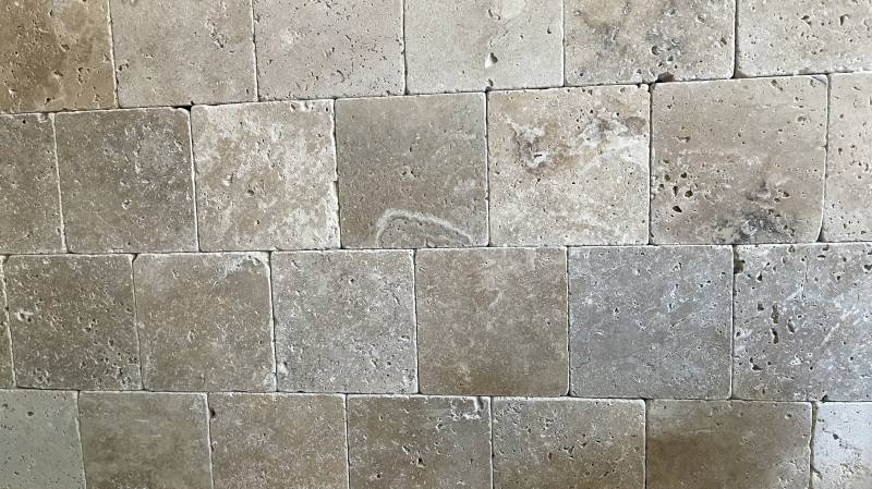 TRAVERTIN BORDEAUX, livraison avec camion hayon.