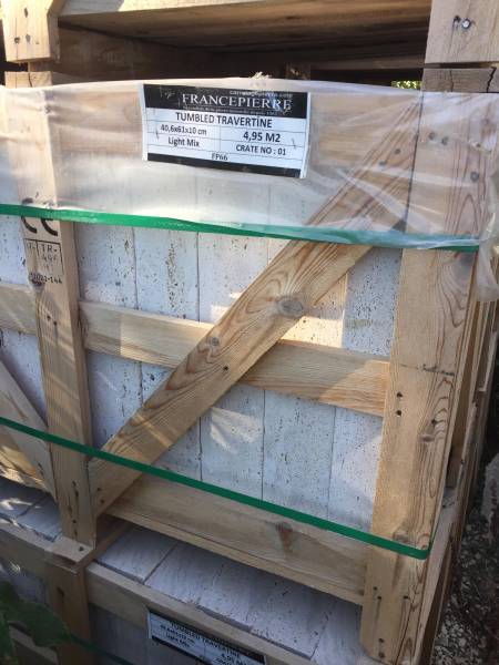 Travertin en 61 x 40,6 x 10cm. Pierre Naturelle au showroom de Paris : 36 rue de Bourgogne 75007 PARIS (uniquement sur RDV)