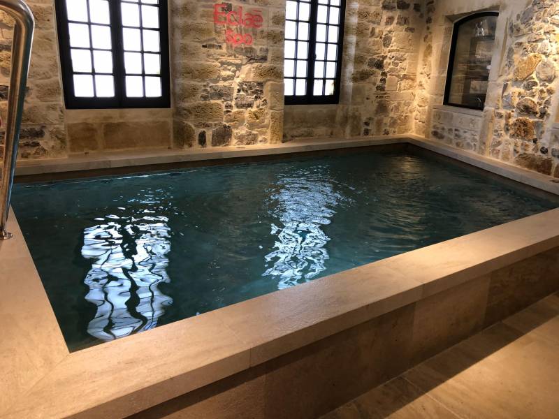 Margelle en pierre naturelle pour SPA