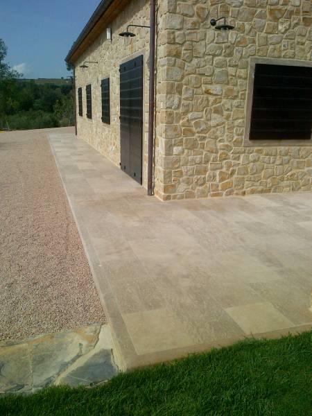 Sol en pierre extérieur en pierre UZES