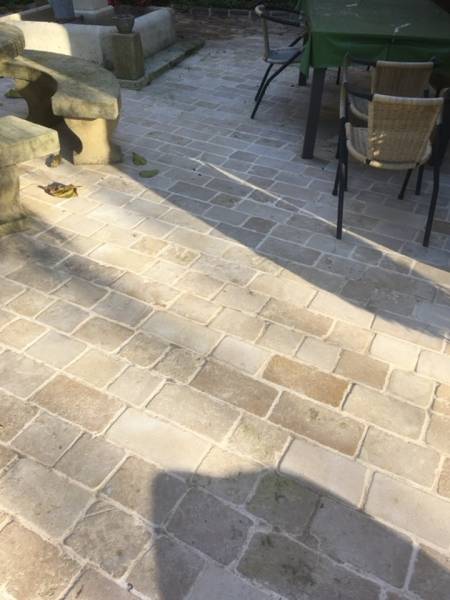 Pavé ANTICA© en Pierre Naturelle de Dordogne pour Passage de Voiture et Entrée de Garage – Durabilité et Esthétique.