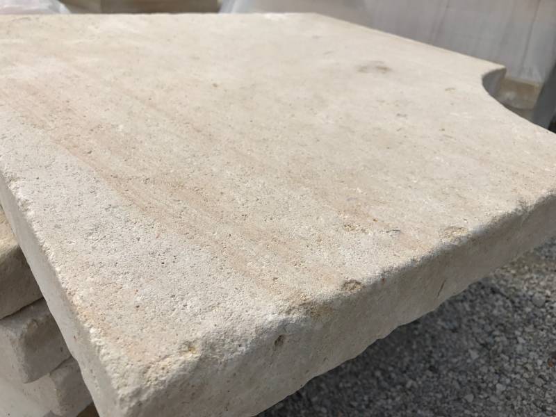 Angle rentrant margelle en pierre vieilli, épaisseur 5cm, Avignon