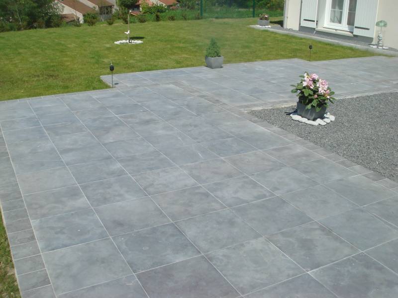 Dallage extérieur en pierre grise naturelle, Montpellier
