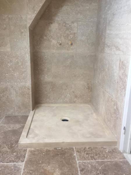 Travertin intérieur douche livraison à Toulon (Var - 83) : Vente Directe Francepierre, Fabricant de Référence