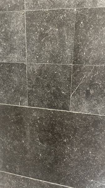 Bleu du Hainaut, pierre de Belgique noire, grise selon finition, La Pierre Naturelle au Showroom de Paris : 36 rue de Bourgogne 75007 PARIS (uniquement sur RDV)