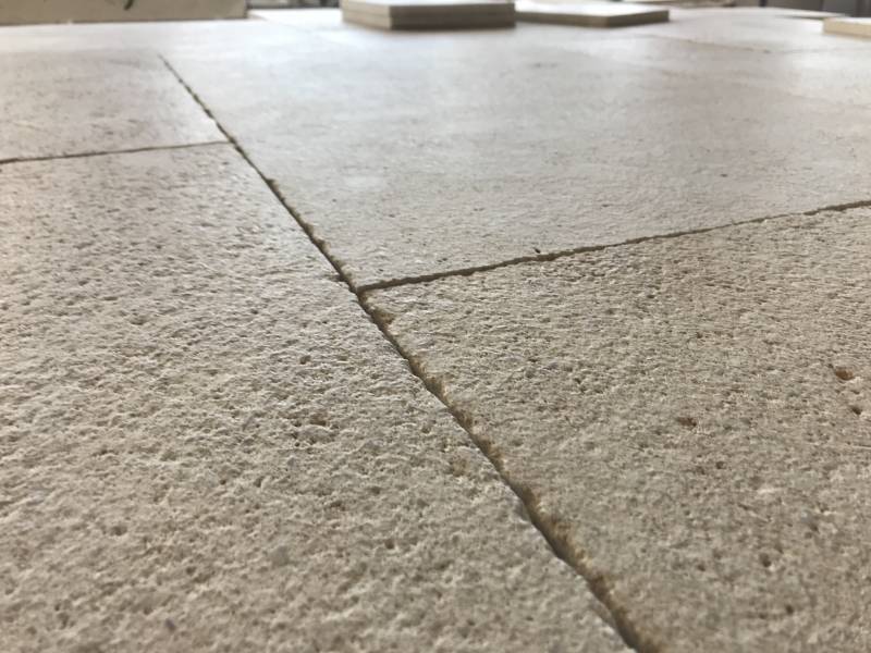 Pierre du Périgord finition bouchardée brossée PARIS