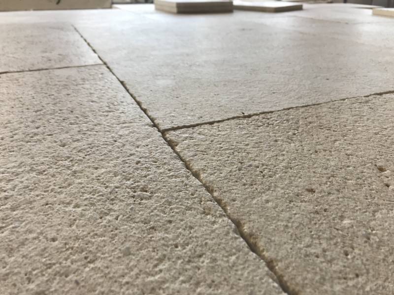 Fournisseur et fabricant de carrelage pierre naturelle Travertin et pierre de France livraison Biarritz et Bayonne