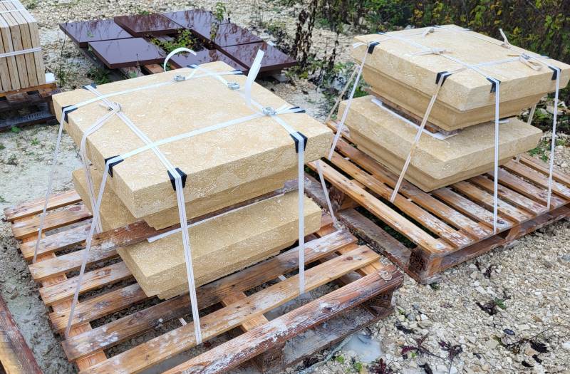 Pilier taille de pierre. Pierres naturelles de France 36 rue de Bourgogne à Paris Uniquement sur RDV