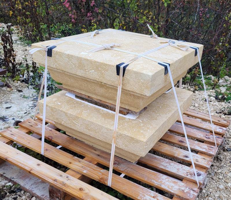 Pilier taille de pierre. Pierres naturelles de France 36 rue de Bourgogne à Paris Uniquement sur RDV