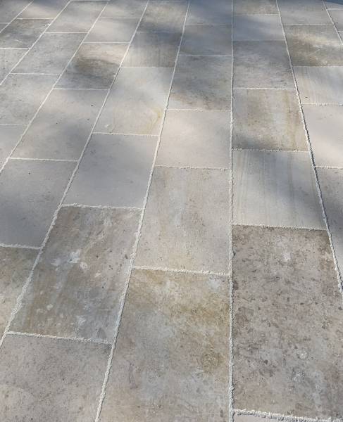 Carrelage pierre naturelle à Paris, Périgueux, Avignon, Nîmes et Béziers