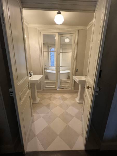 Pierre naturelle claire pour dallage et parement intérieur et extérieur par FRANCEPIERRE – Showroom au 36 rue de Bourgogne, Paris