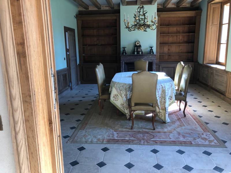 Pierre Naturelle pour sol intérieur et extérieur, terrasse, plage de piscine et margelle, Pierre Naturelle 36 rue de Bourgogne 75007 Paris