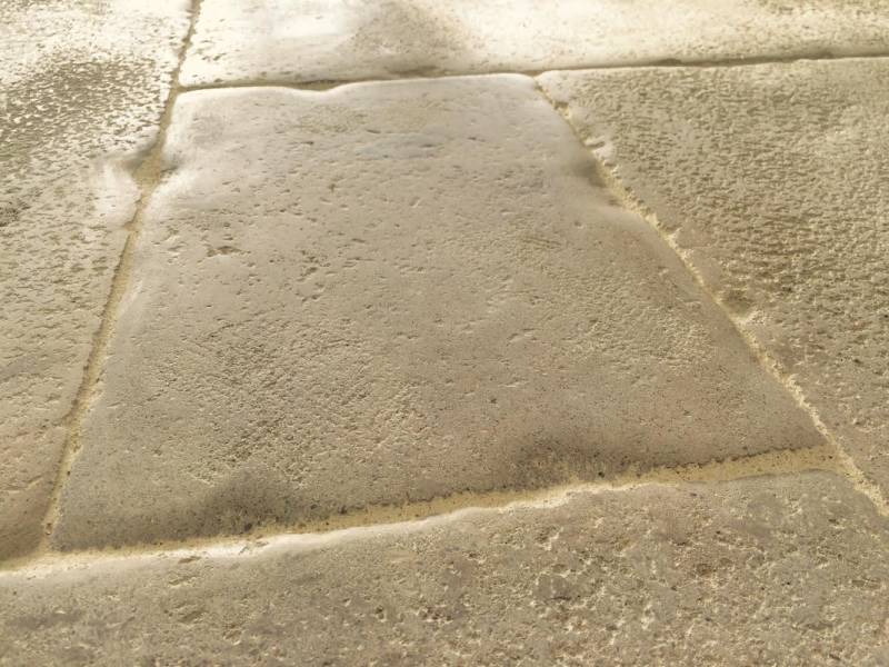 Pierre de Bourgogne AMPILLY – Dallage ancien prisé des antiquaires