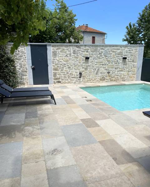 Achetez votre Pierre Naturelle Directement chez FRANCEPIERRE : Fabricant à Prix Professionnel autour d'Aix-en-Provence