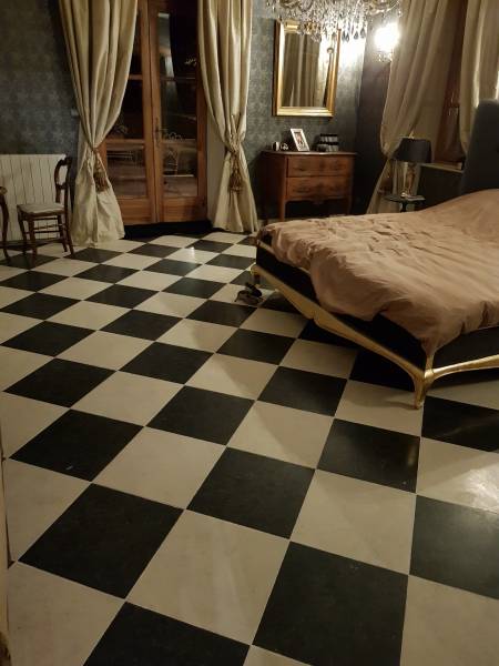 Bleu du Hainaut, pierre de Belgique noire, grise selon finition, La Pierre Naturelle au Showroom de Paris : 36 rue de Bourgogne 75007 PARIS (uniquement sur RDV)