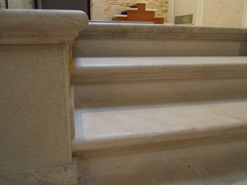 Emmarchement en pierre à Chatillon dans les Hauts de Seine.