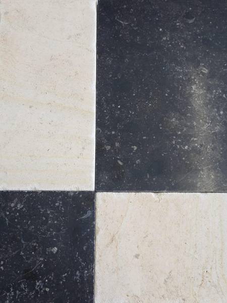 Bleu du Hainaut, pierre de Belgique noire, grise selon finition, La Pierre Naturelle au Showroom de Paris : 36 rue de Bourgogne 75007 PARIS (uniquement sur RDV)