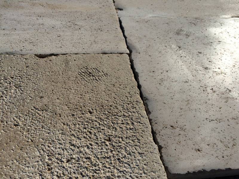 Dallage ancien en pierre naturelle, livraison Mougins 06