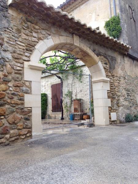 Encadrement en pierre naturelle à UZES