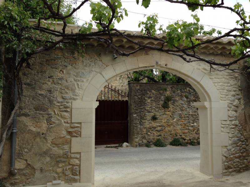 Tailleur de pierre à UZES entre ALES et NIMES dans le Gard.