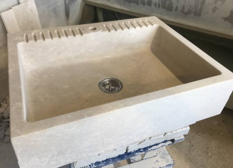 Éviers timbre d'office en pierre naturelle sur mesure en finition adoucie