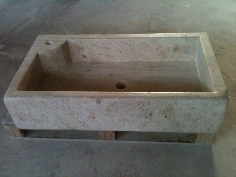 Éviers timbre d'office en pierre naturelle sur mesure en finition patinée à la main