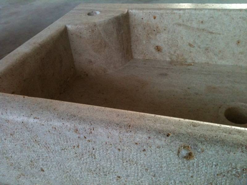 Éviers timbre d'office en pierre naturelle sur mesure en finition patinée à la main