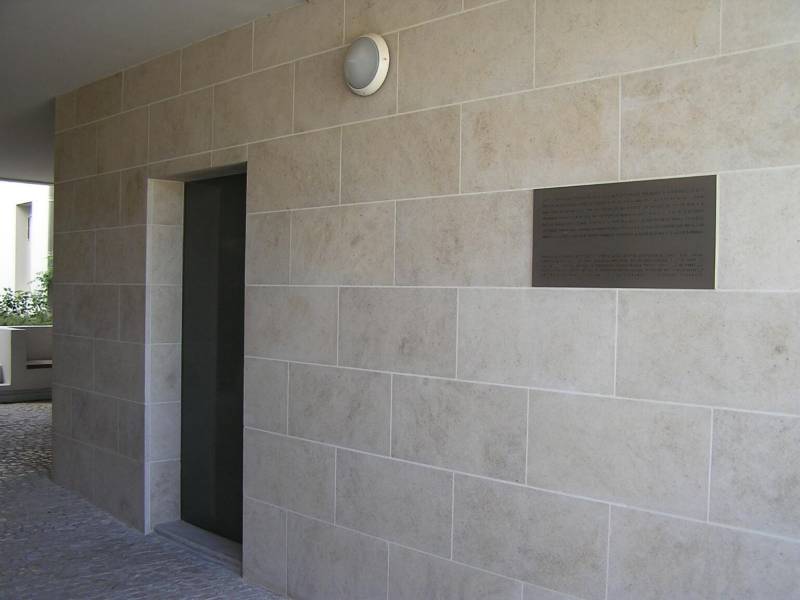 Parement mural, revêtement vertical modules calepinés en pierre naturelle, Aubagne, Carcasonne