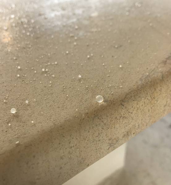 Protection incolore pour pierre naturelle hydrofuge, oléofuge, traitement contre le sel de piscine et entretien.