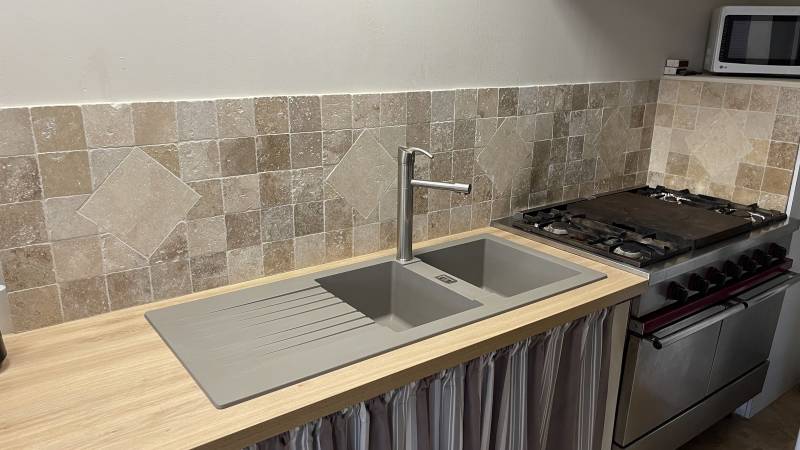 Le travertin, la pierre naturelle qui sublimera votre cuisine POITIERS