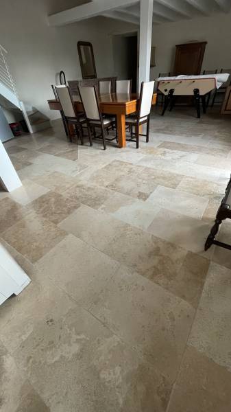 Travertin pour piscine proche Bordeaux, usine et stock en Dordogne entre Périgueux et Bergerac