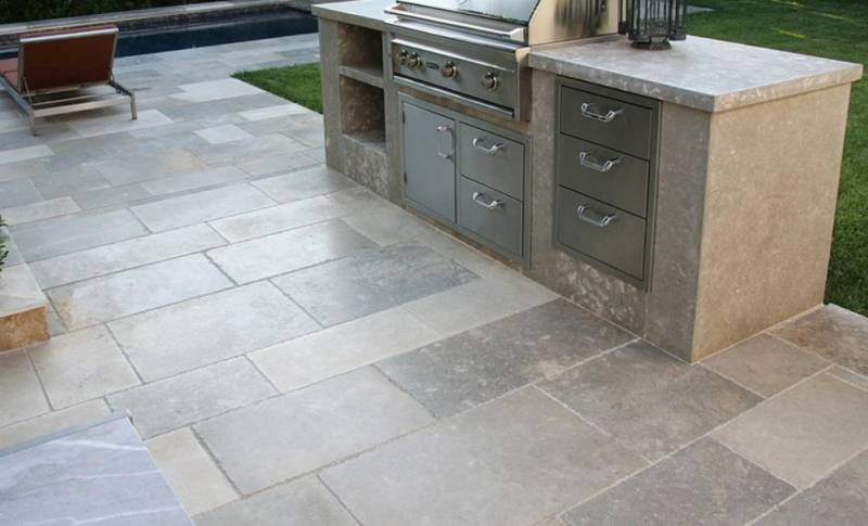 Dallage en pierre naturelle grise de Dordogne Périgord