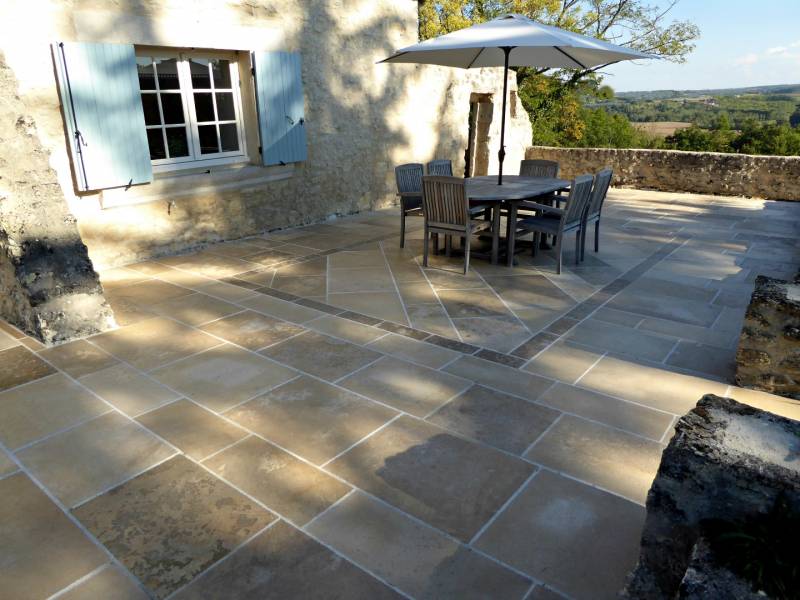 Terrasse en pierre de France à UZES et ORANGE
