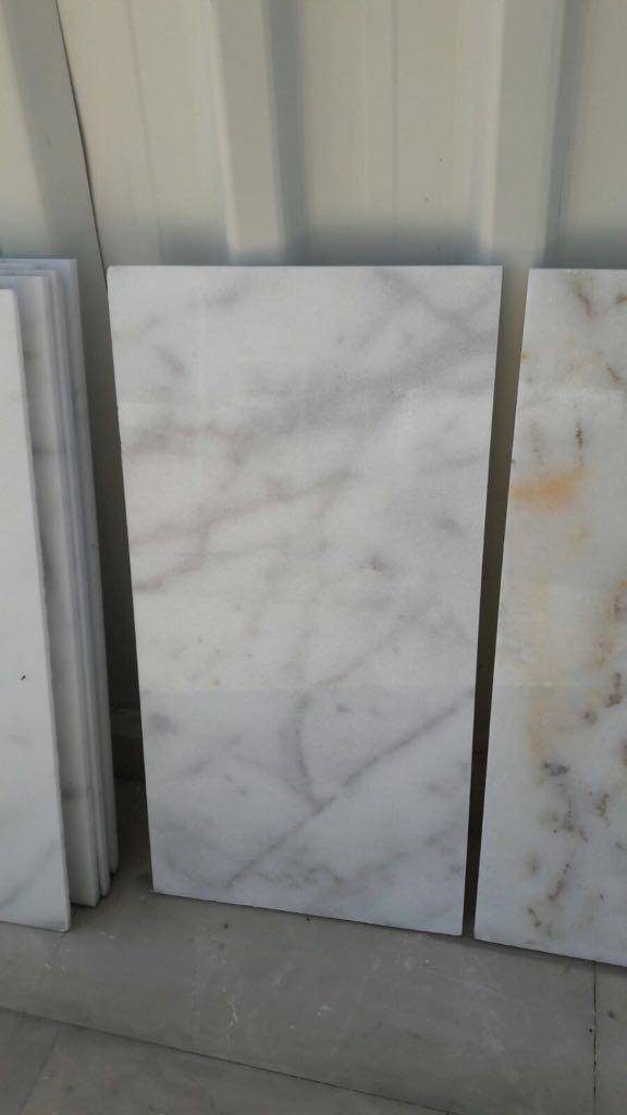 Marbre blanc pour carrelage et revêtement mural, Paris, Lyon, Bordeaux