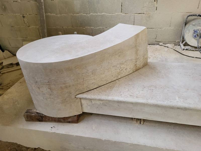 Escalier extérieur en pierre naturelle de Dordogne vers Bordeaux