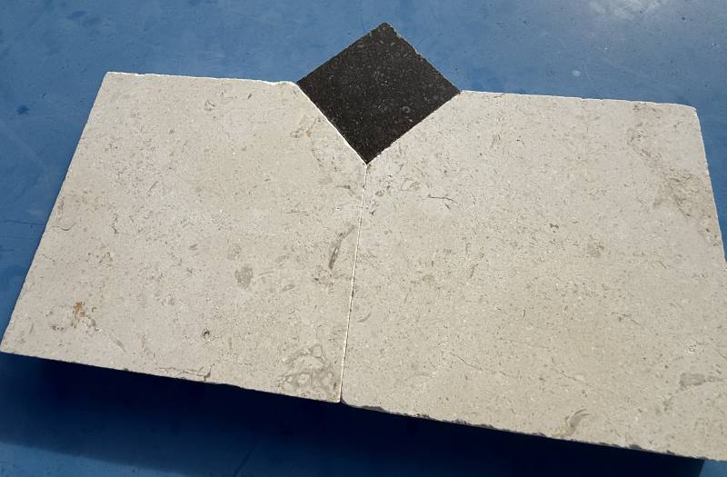 Pierres du Périgord : Sainte-Croix (Créma Luna), Montignac (Montagnac d'Auberoche) et Antica © – L’Excellence de la Pierre Naturelle