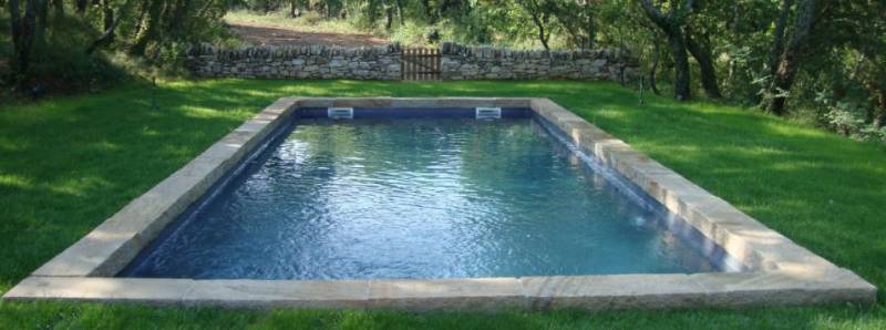 Margelle de bassin en pierre naturelle AVIGNON 84 et AIX EN PROVENCE 13