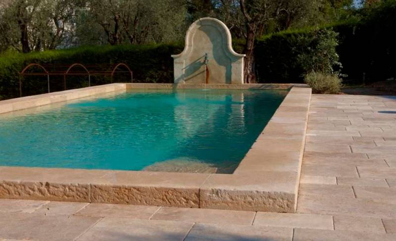 Taille de pierre à UZES, AVIGNON et NIMES