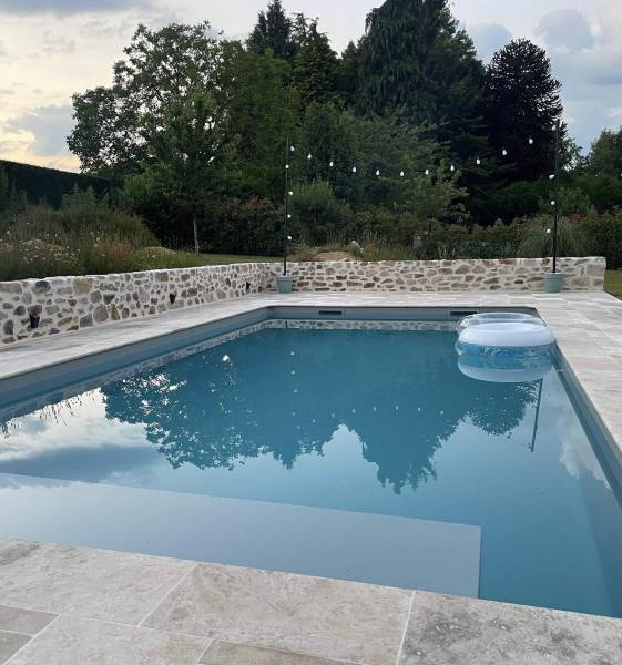 Fabricant de Margelle et Angle de Margelle en Travertin pour Piscine - FRANCEPIERRE. Livraison Bordeaux