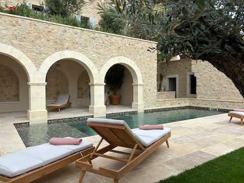 Pierre de Dordogne, Périgord Montagnac d'Auberoche au 36 rue de Bourgogne 75007 Paris