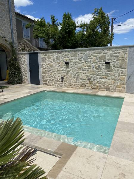 Carrelage en Pierre Naturelle : Travertin et Pierre de France avec FRANCEPIERRE – Livraison à Toulon