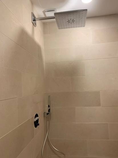 Parement en pierre naturelle Many pour façades intérieures et extérieures - Paris, Lyon, Bordeaux, Avignon, Corse, Nîmes, et plus encore