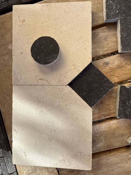 Pierres du Périgord : Sainte-Croix (Créma Luna), Montignac (Montagnac d'Auberoche) et Antica © – L’Excellence de la Pierre Naturelle