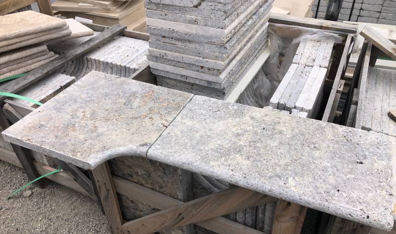 Carrelage pierre Travertin et pierre naturelle proche montpellier (34) dans l'Hérault en Occitanie