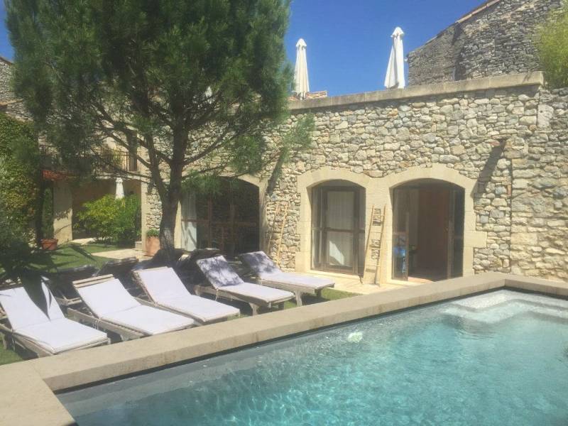 Margelle de piscine en pierre naturelle LYON et VILLEFRANCHE 69