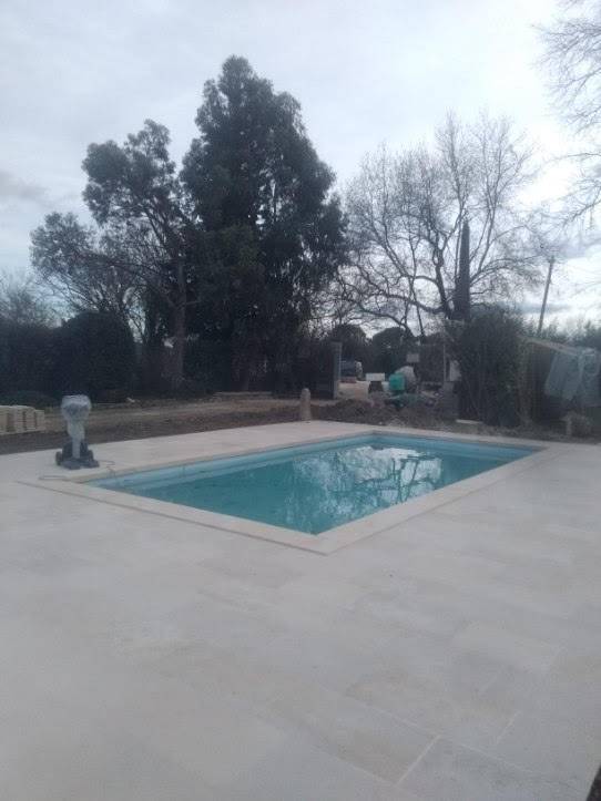 Pierre Naturelle pour Terrasse, Plage et Margelle de Piscine à Aix-en-Provence, Nîmes et Avignon