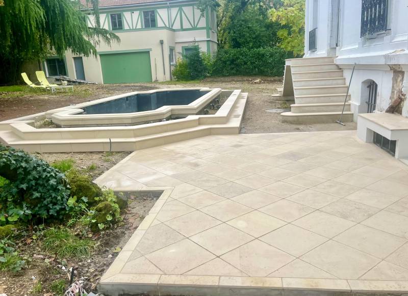 Pierre de Dordogne, Périgord Montagnac d'Auberoche au 36 rue de Bourgogne 75007 Paris